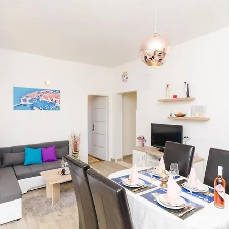 J&m - Two Bedroom With Terrace And City View