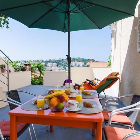 J&m - Two Bedroom With Terrace And City View