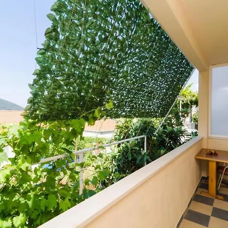 J&m - Two Bedroom With Terrace And City View